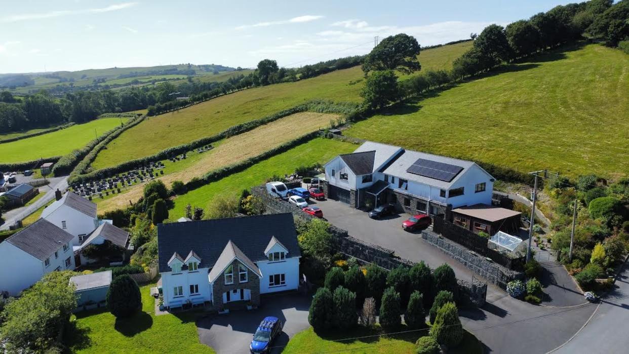 Y Grange Llanfihangel-y-Creuddyn Exterior foto