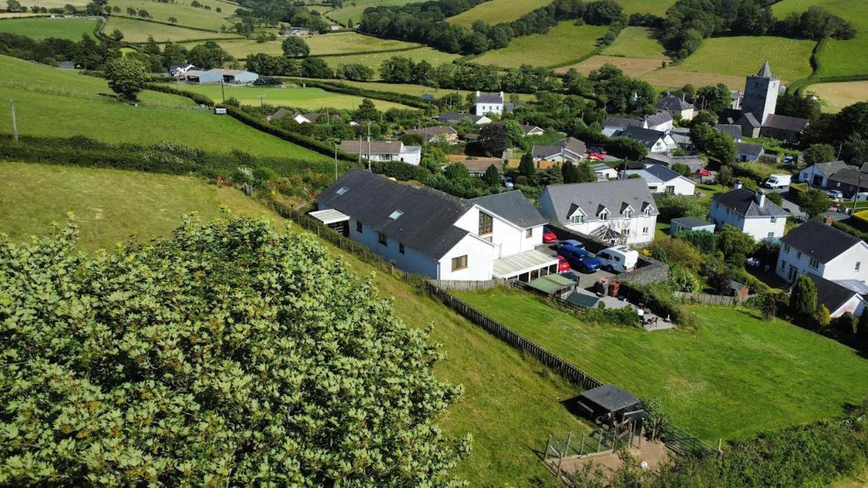 Y Grange Llanfihangel-y-Creuddyn Exterior foto