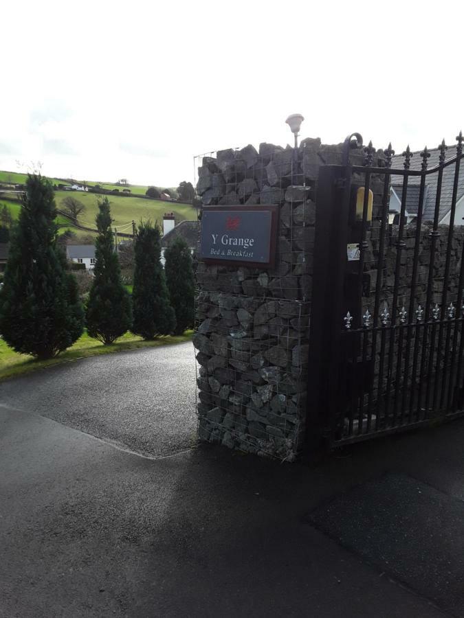 Y Grange Llanfihangel-y-Creuddyn Exterior foto